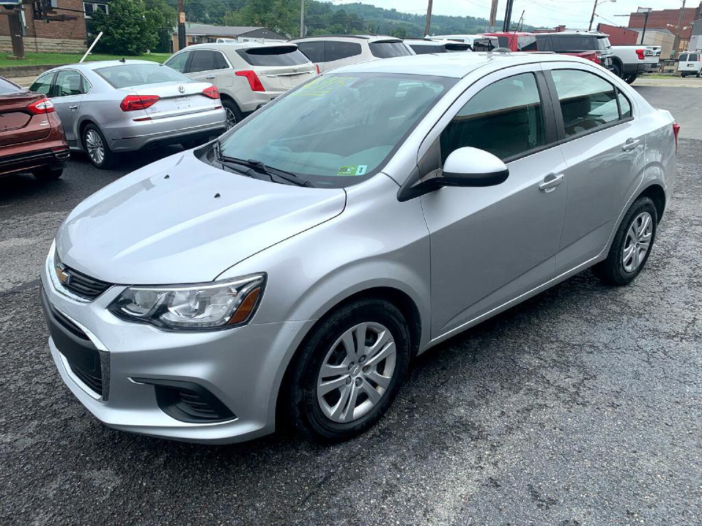 2017 Chevrolet Sonic Image 2