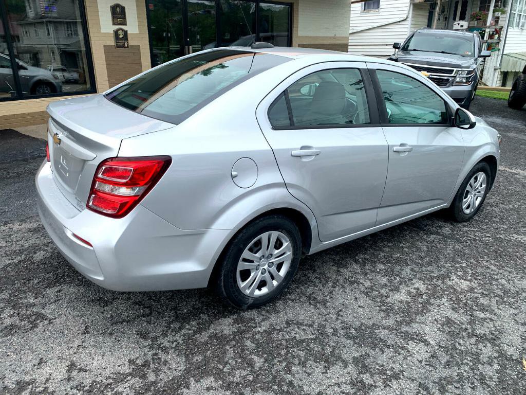2017 Chevrolet Sonic Image 5