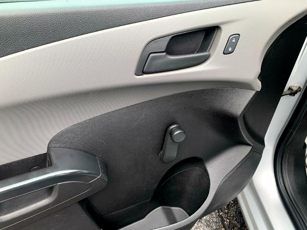 2017 Chevrolet Sonic Image 10