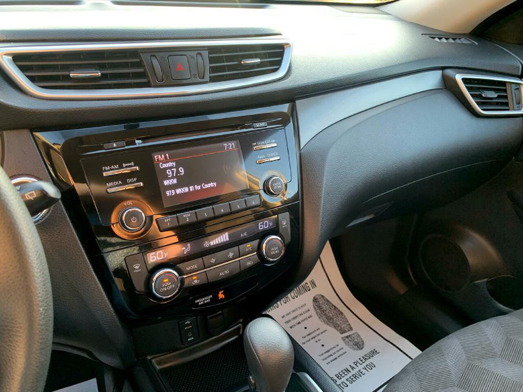 2015 Nissan Rogue Image 17