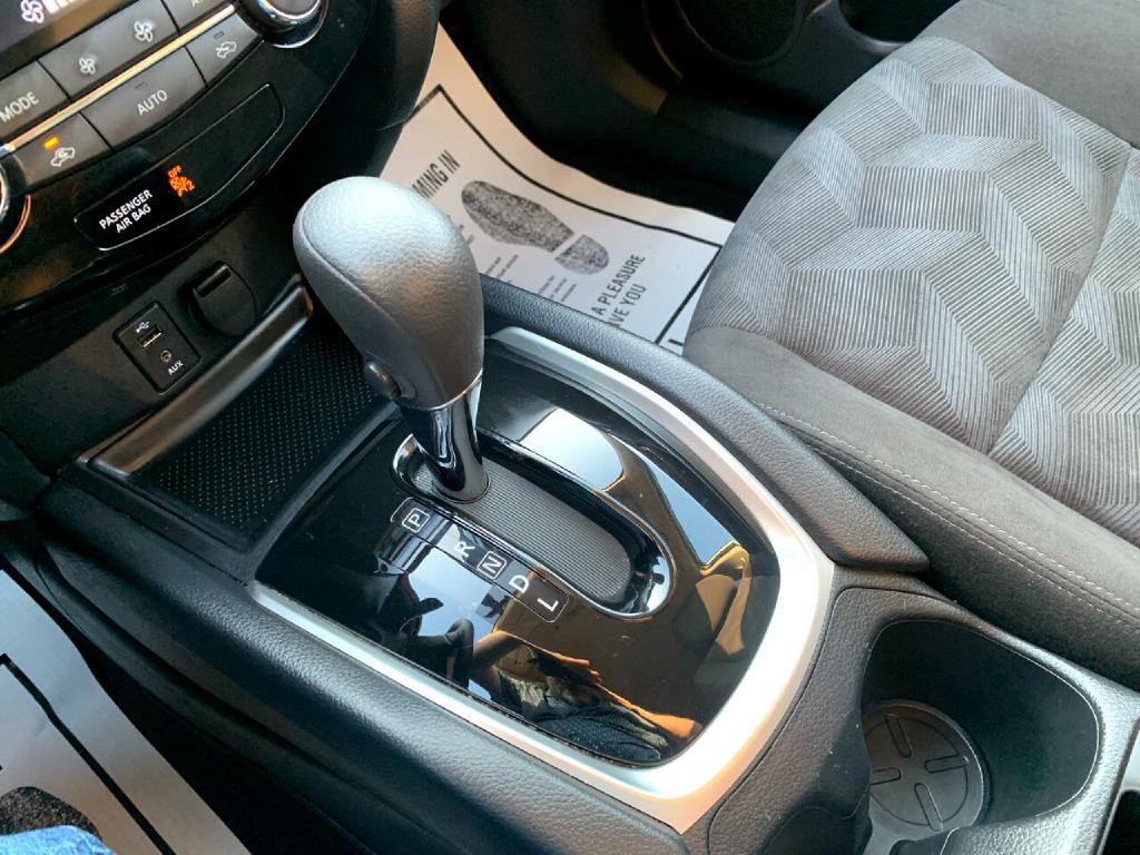 2015 Nissan Rogue Image 18