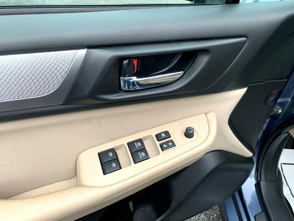 2016 Subaru Legacy Image 10