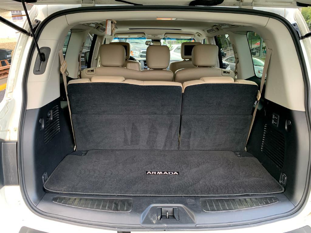 2017 Nissan Armada Image 9