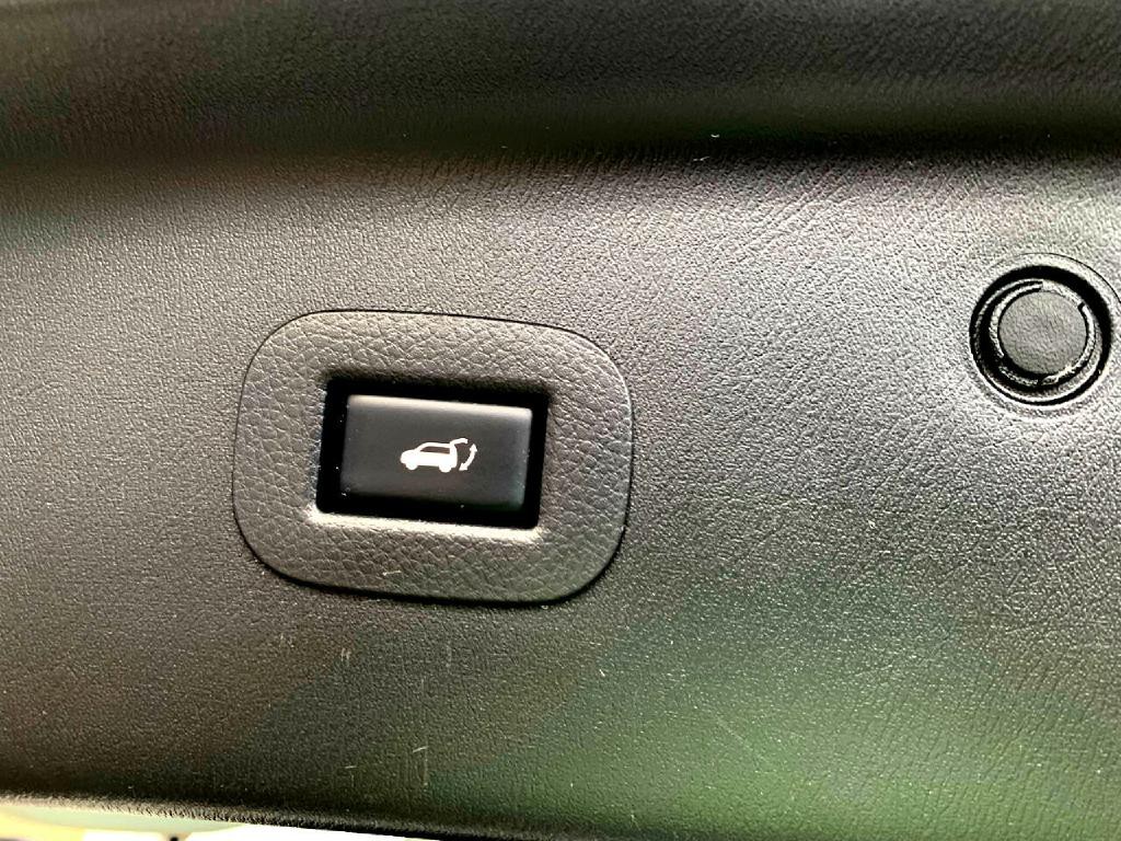 2017 Nissan Armada Image 10