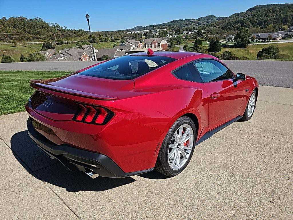 2024 Ford Mustang Image 3