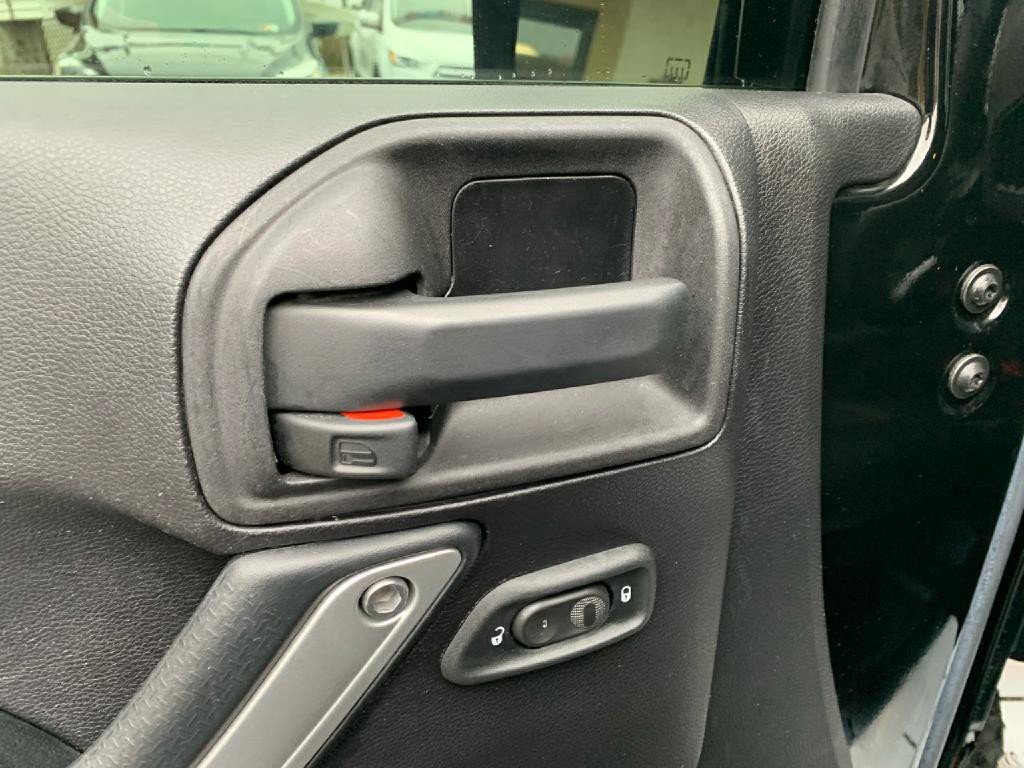 2015 Jeep Wrangler Image 13