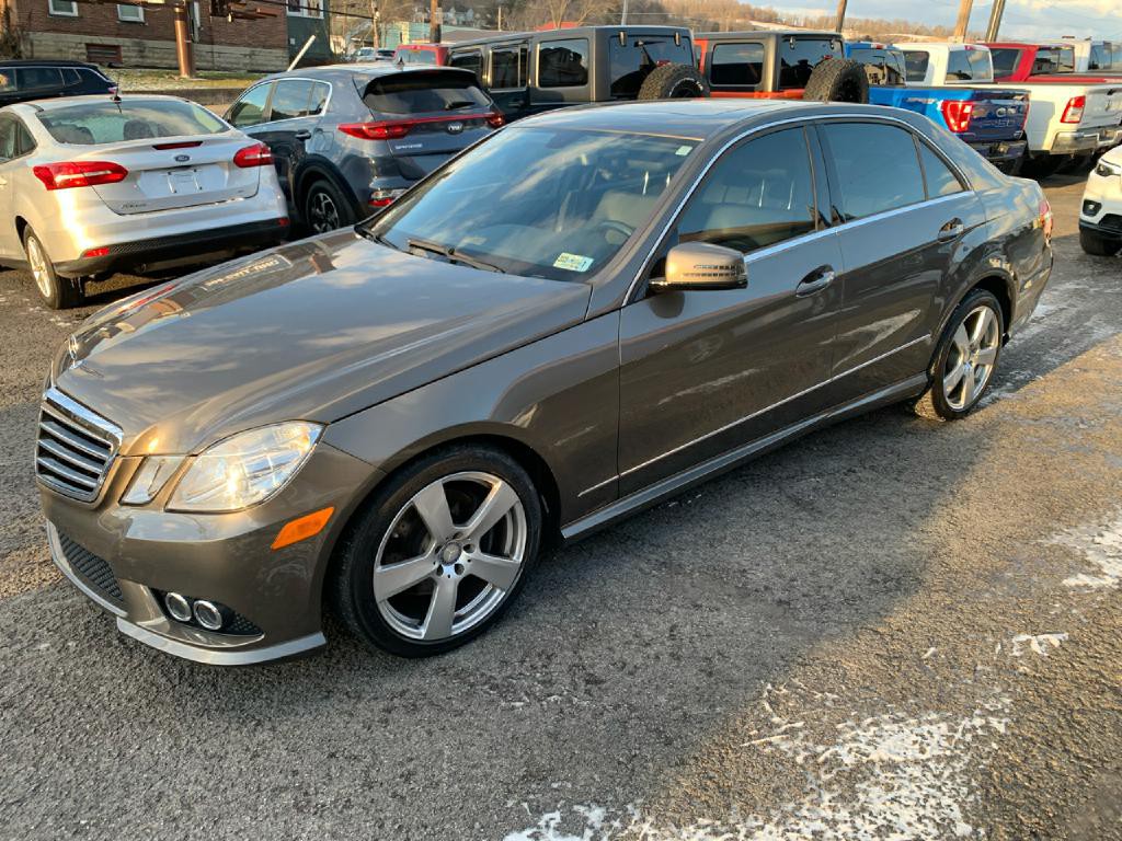 2010 Mercedes-Benz E-Class Image 2