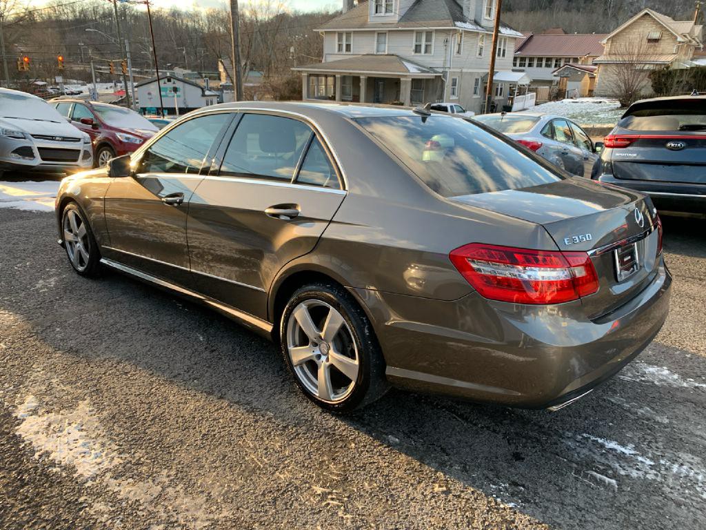 2010 Mercedes-Benz E-Class Image 3