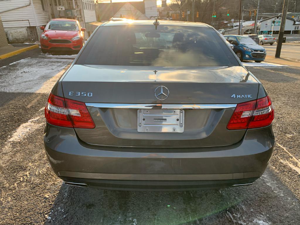 2010 Mercedes-Benz E-Class Image 4