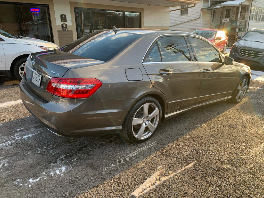 2010 Mercedes-Benz E-Class Image 5