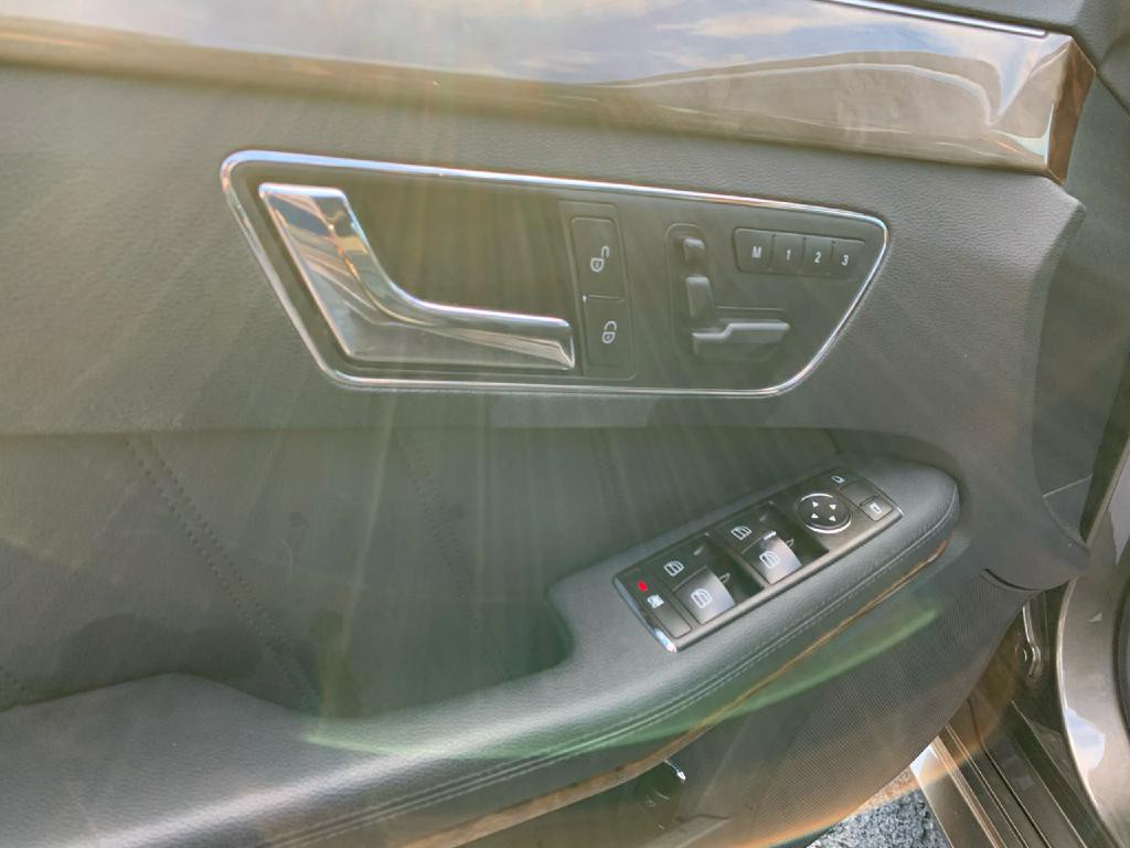 2010 Mercedes-Benz E-Class Image 9