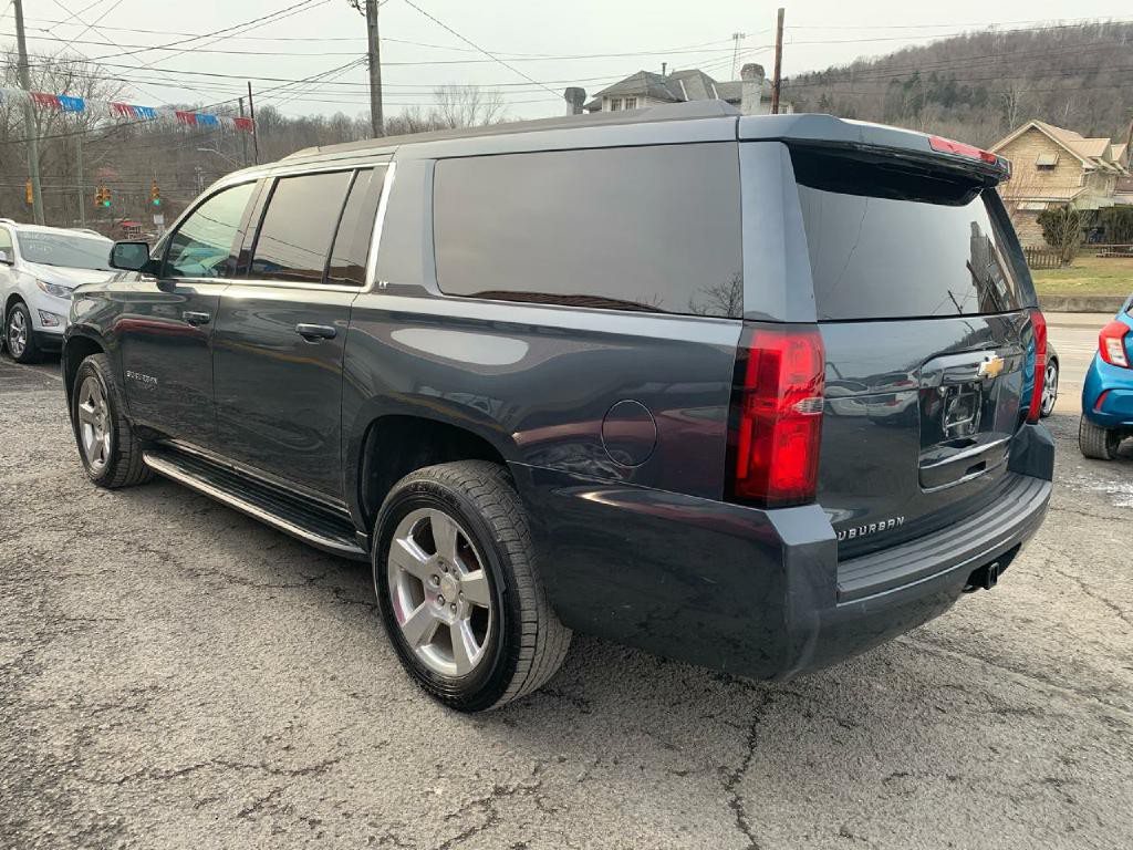 2019 Chevrolet Suburban Image 3