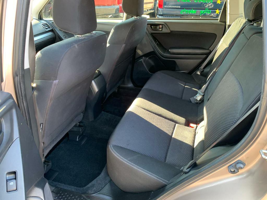2016 Subaru Forester Image 9