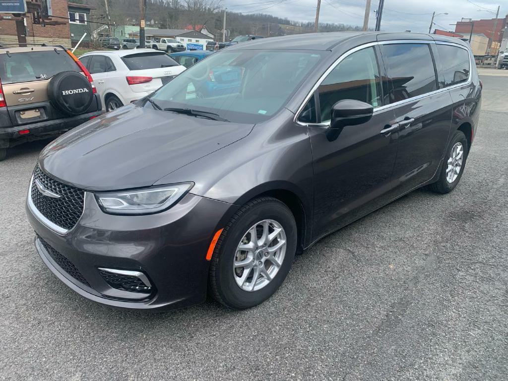 2023 Chrysler Pacifica Image 2