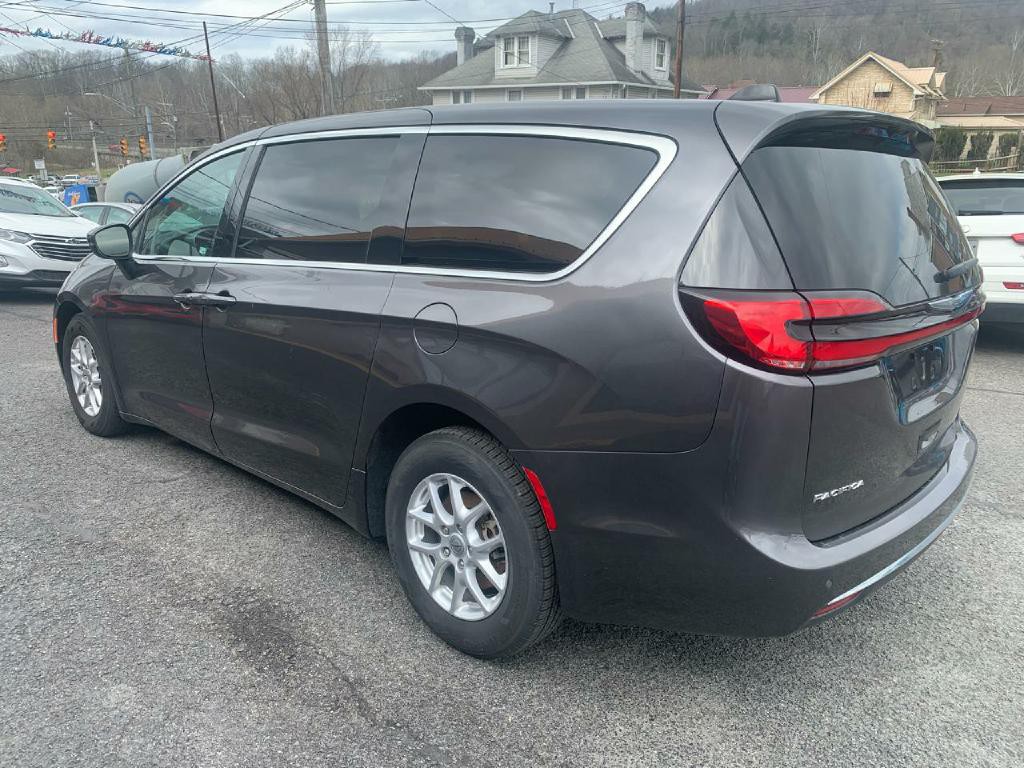 2023 Chrysler Pacifica Image 3
