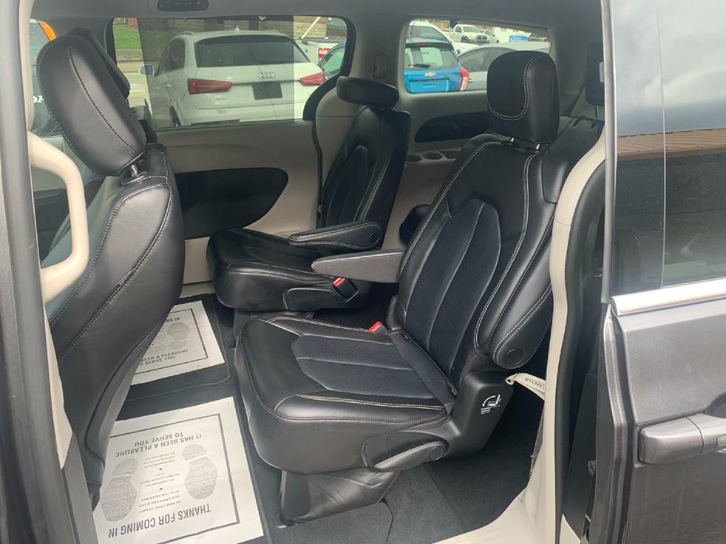2023 Chrysler Pacifica Image 9