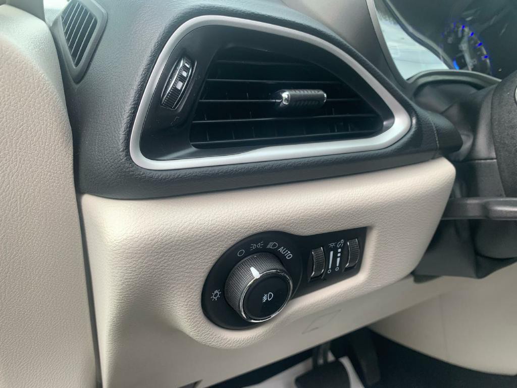 2023 Chrysler Pacifica Image 13