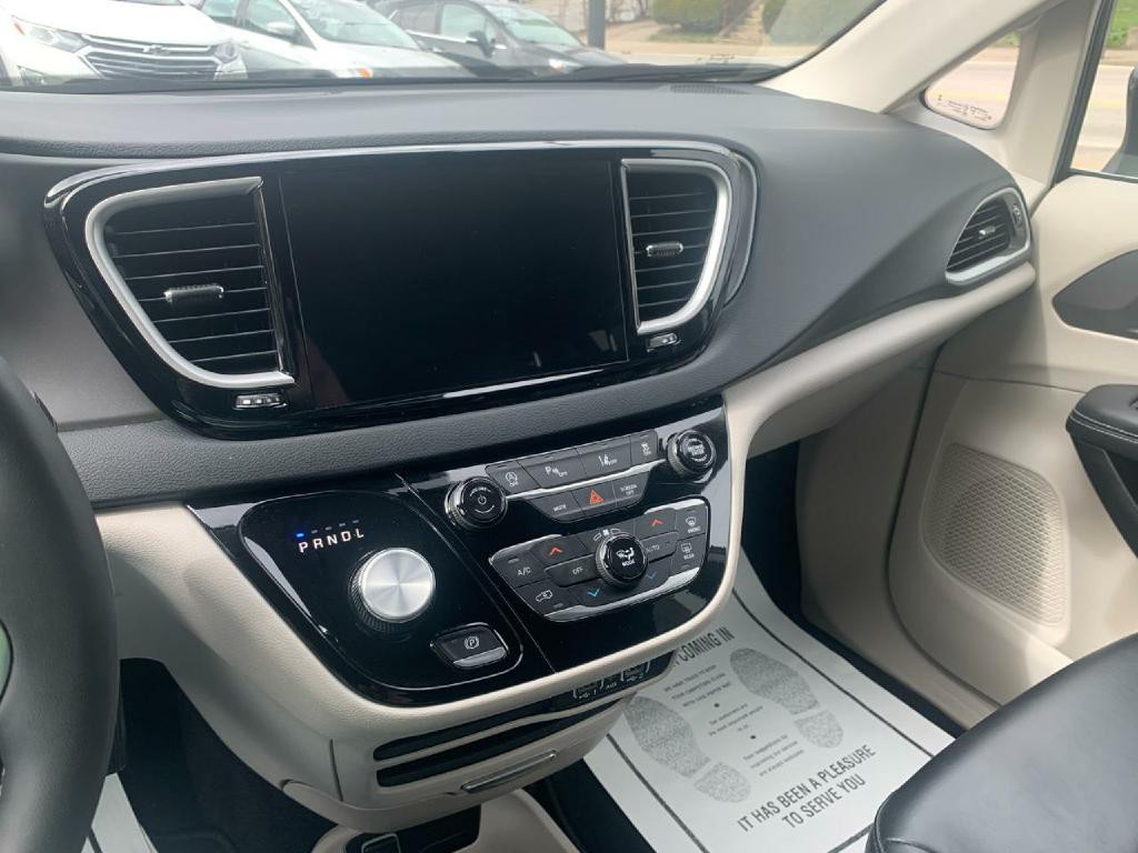 2023 Chrysler Pacifica Image 18