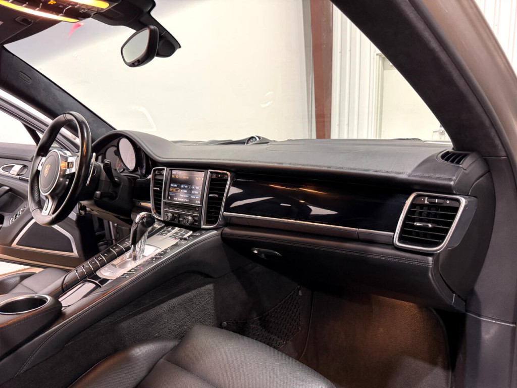 2013 Porsche Panamera Image 11
