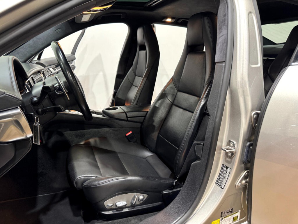 2013 Porsche Panamera Image 12