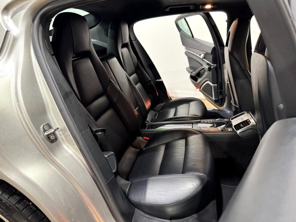 2013 Porsche Panamera Image 14