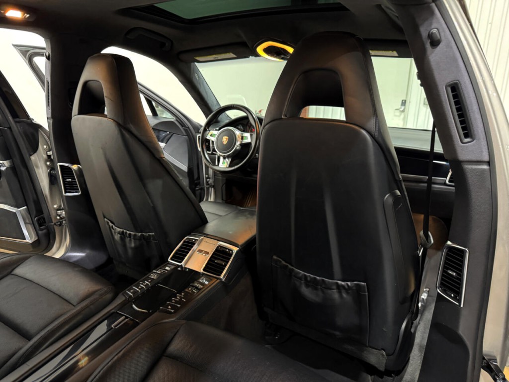 2013 Porsche Panamera Image 16