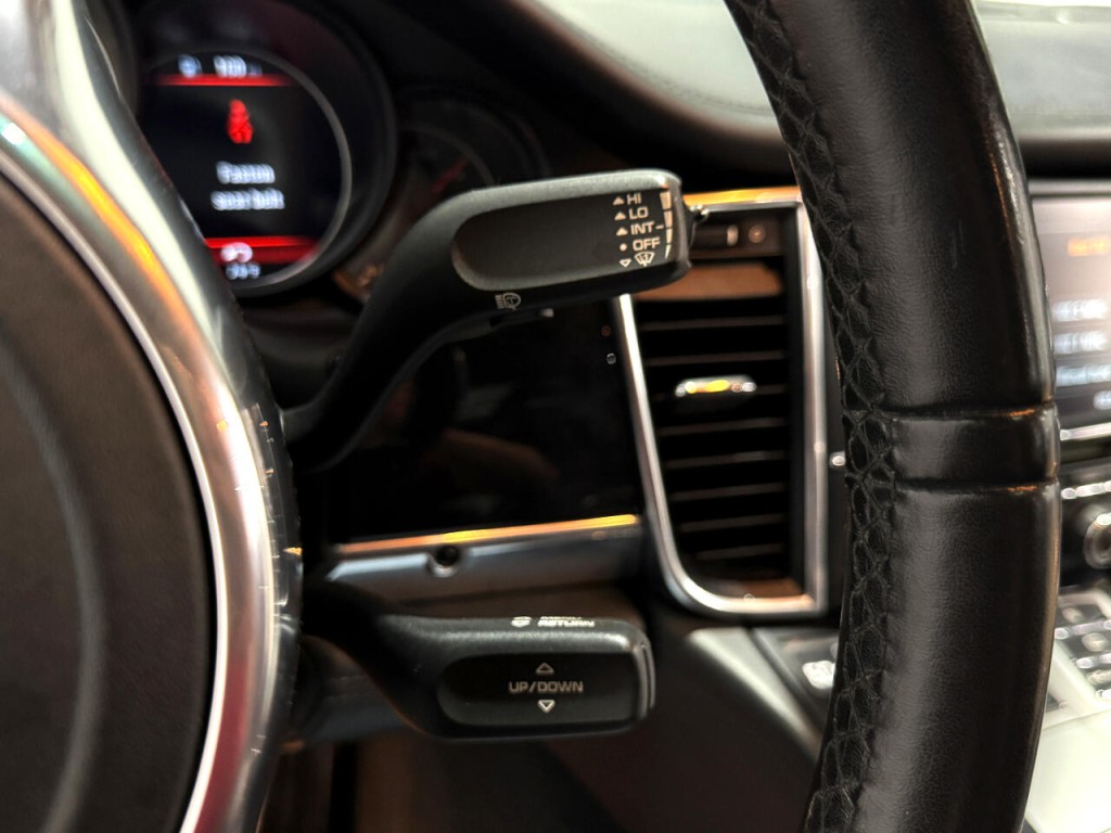 2013 Porsche Panamera Image 21