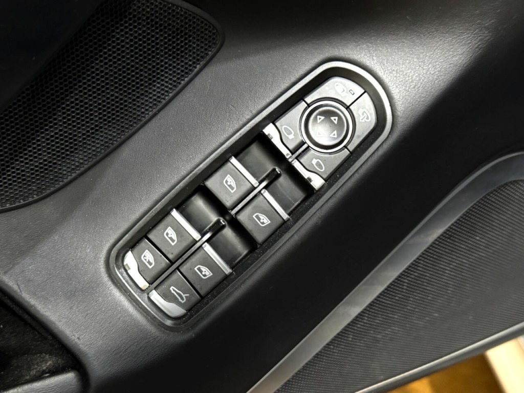 2013 Porsche Panamera Image 34
