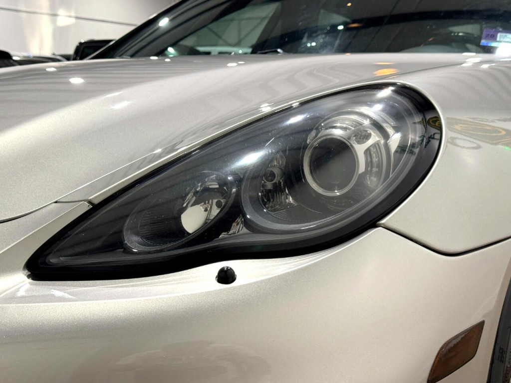 2013 Porsche Panamera Image 38