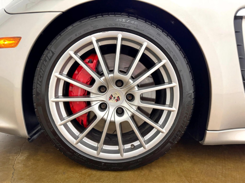 2013 Porsche Panamera Image 44