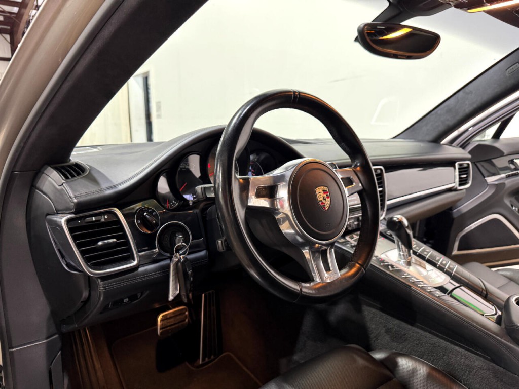 2013 Porsche Panamera Image 9