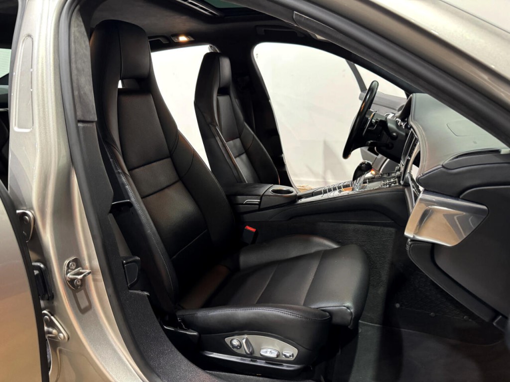 2013 Porsche Panamera Image 12