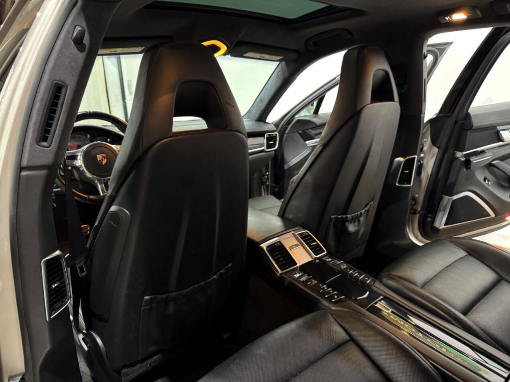 2013 Porsche Panamera Image 16