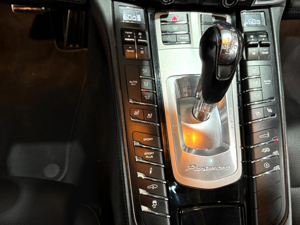 2013 Porsche Panamera Image 21