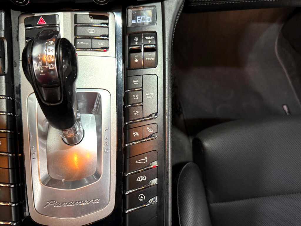 2013 Porsche Panamera Image 22
