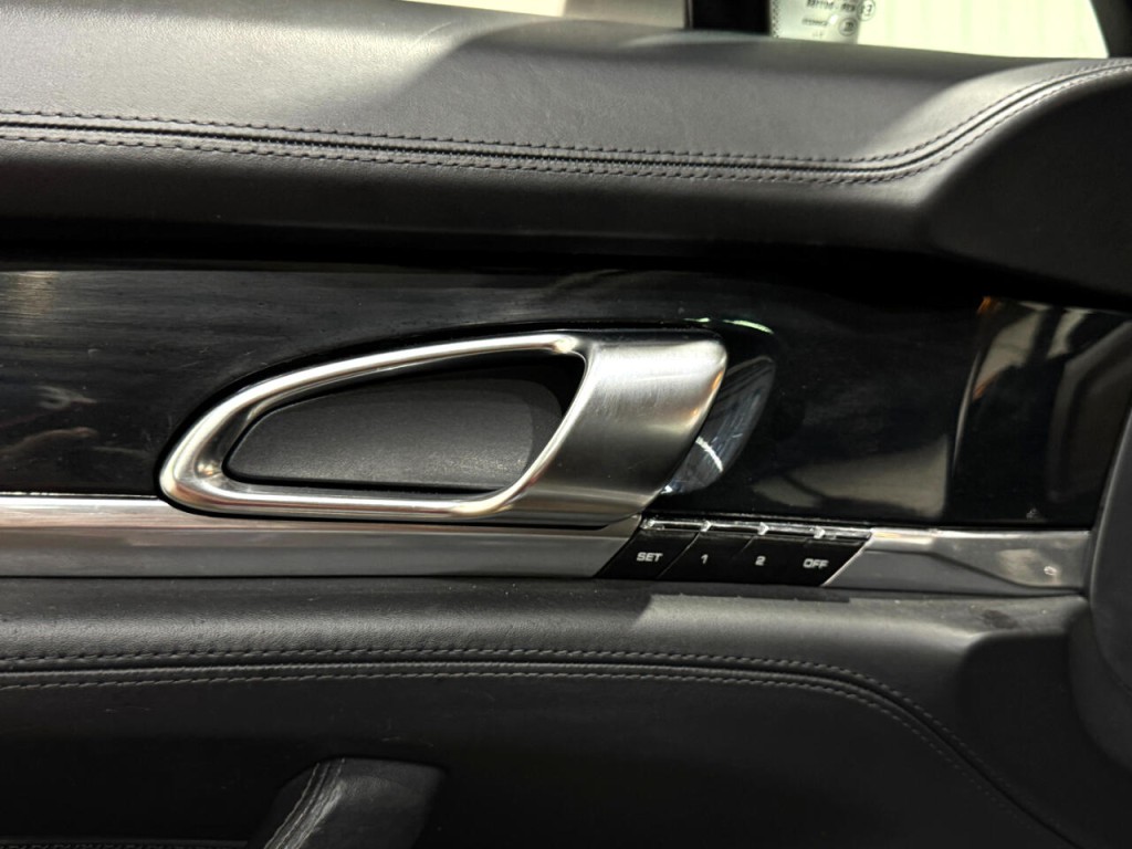 2013 Porsche Panamera Image 32