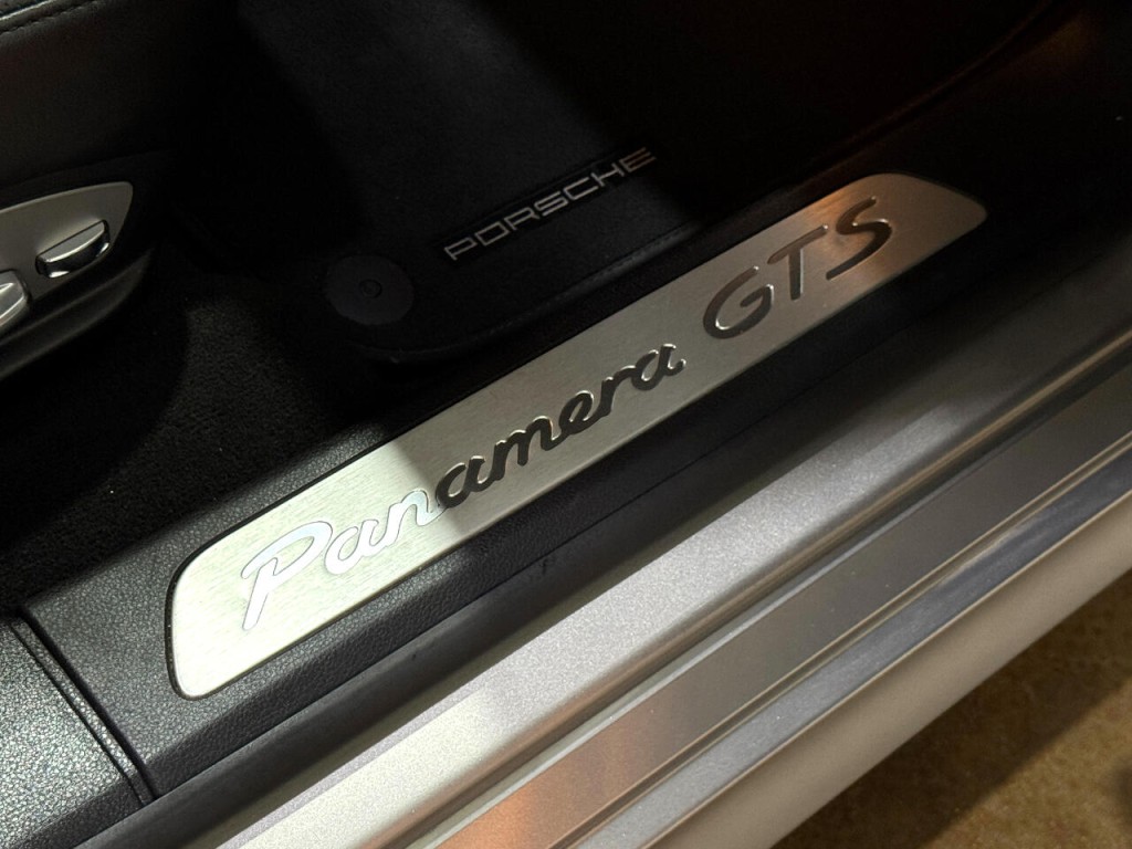 2013 Porsche Panamera Image 36