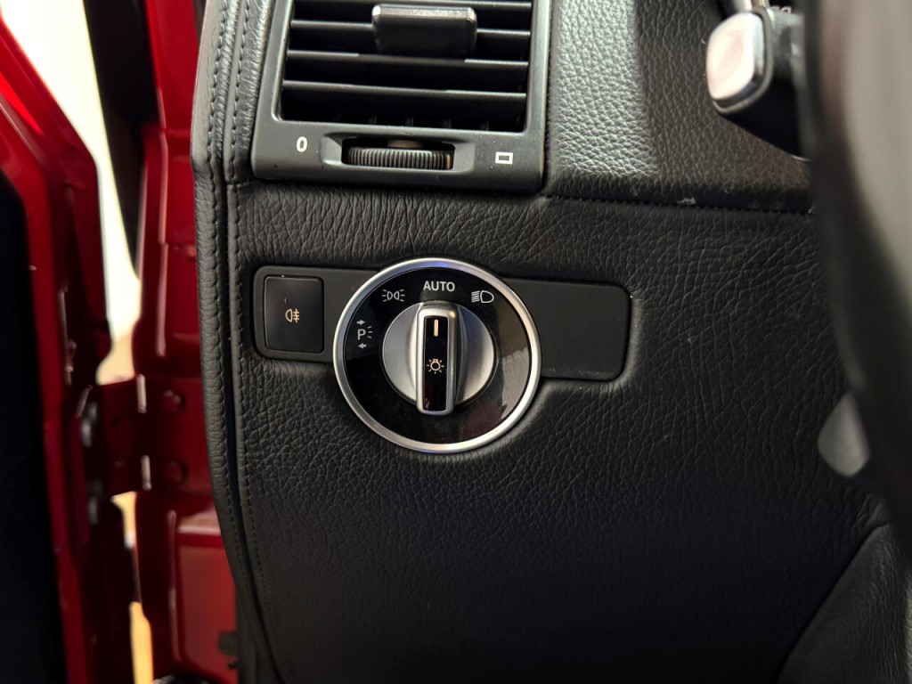 2016 Mercedes-Benz G-Class Image 26