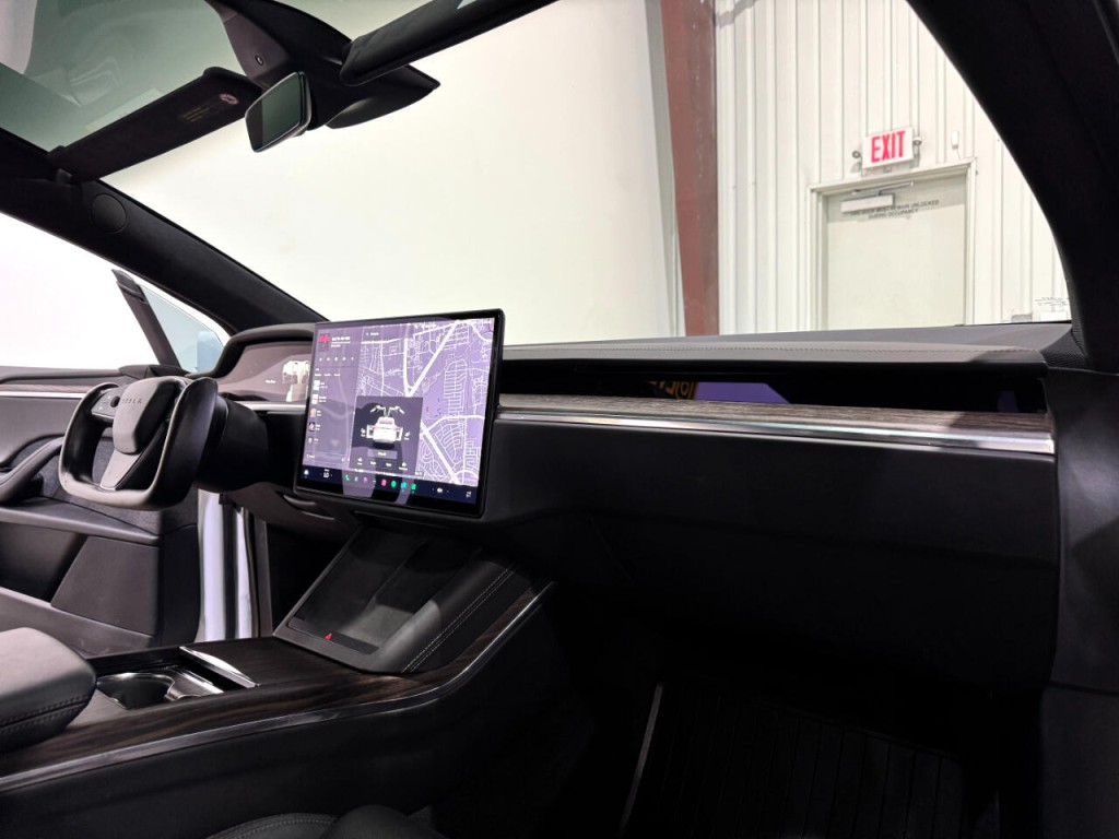 2022 Tesla Model X Image 10