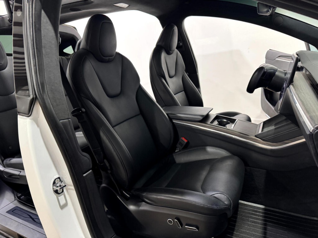 2022 Tesla Model X Image 12