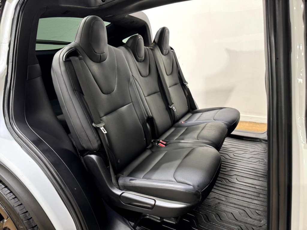2022 Tesla Model X Image 13