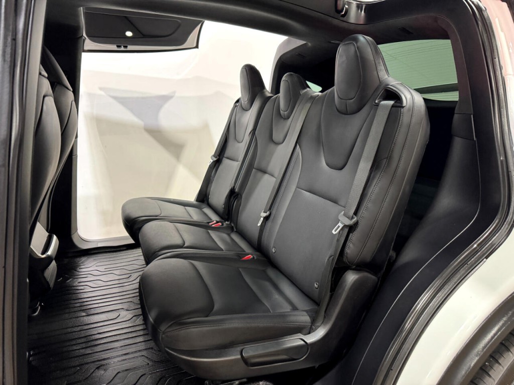 2022 Tesla Model X Image 14