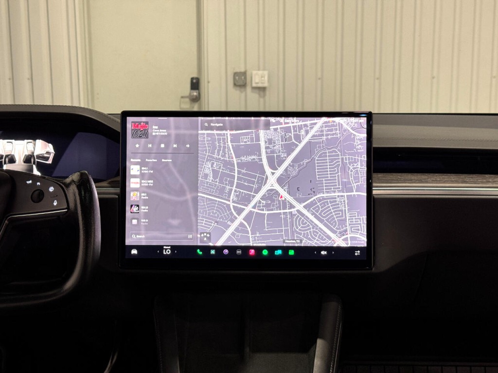 2022 Tesla Model X Image 18