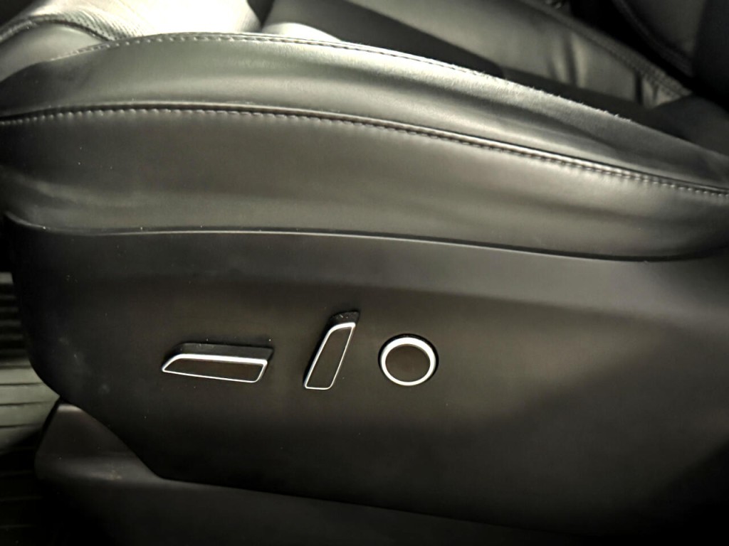 2022 Tesla Model X Image 22