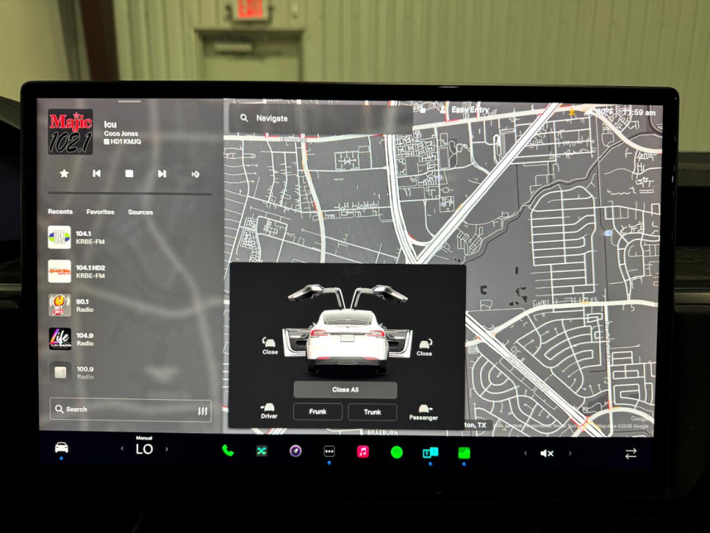 2022 Tesla Model X Image 24