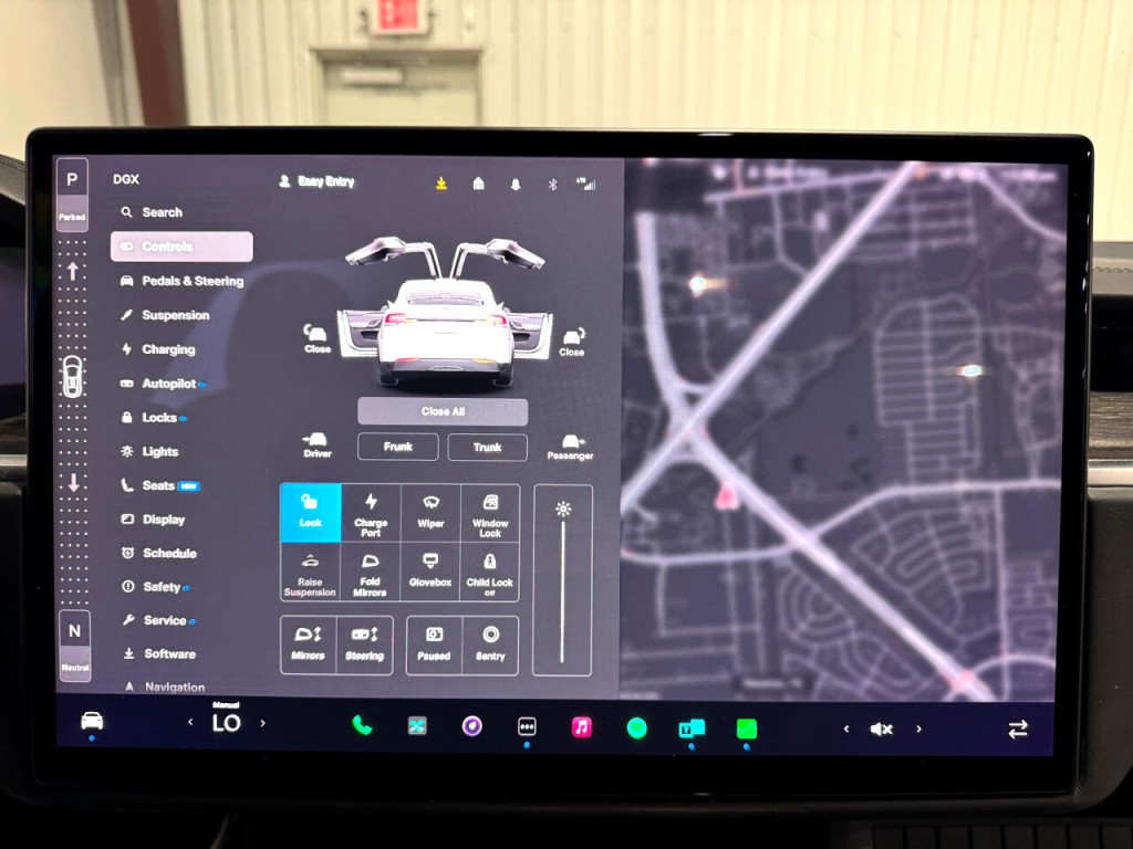 2022 Tesla Model X Image 25
