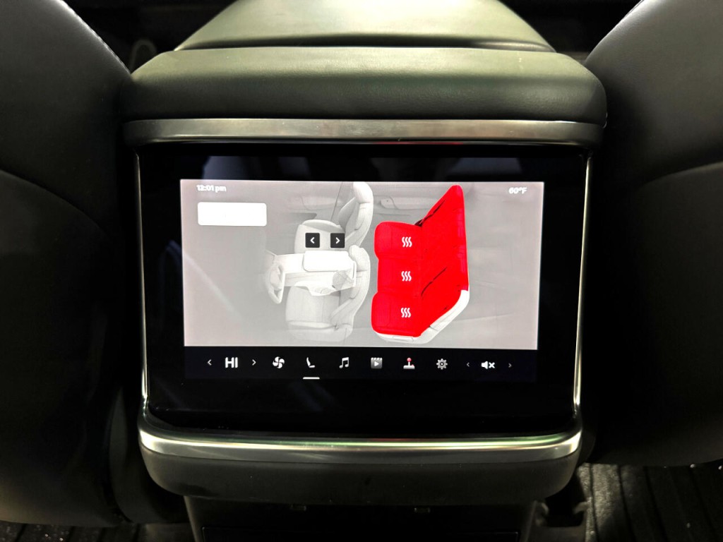 2022 Tesla Model X Image 39