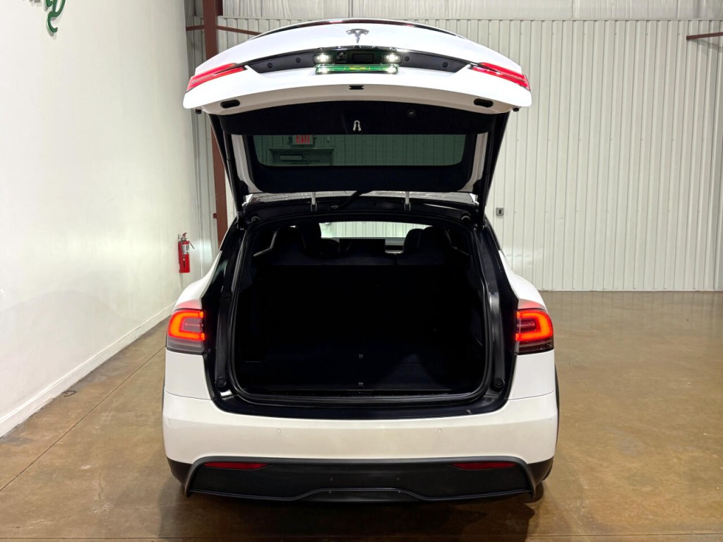 2022 Tesla Model X Image 45