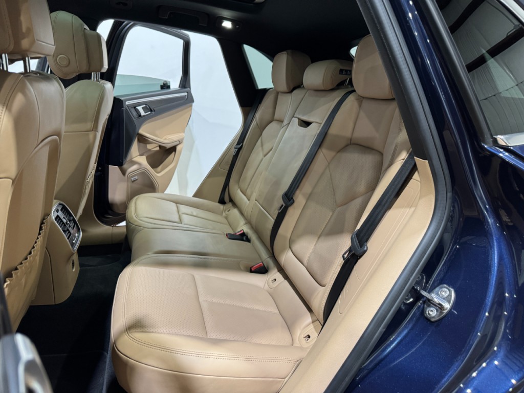 2019 Porsche Macan Image 14