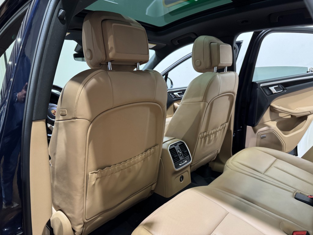2019 Porsche Macan Image 16